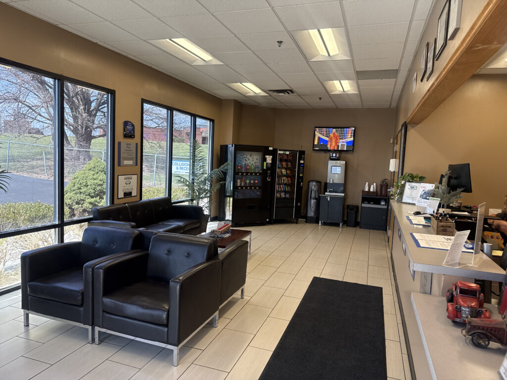 Blue Springs ford Collision Center Guest Lounge
